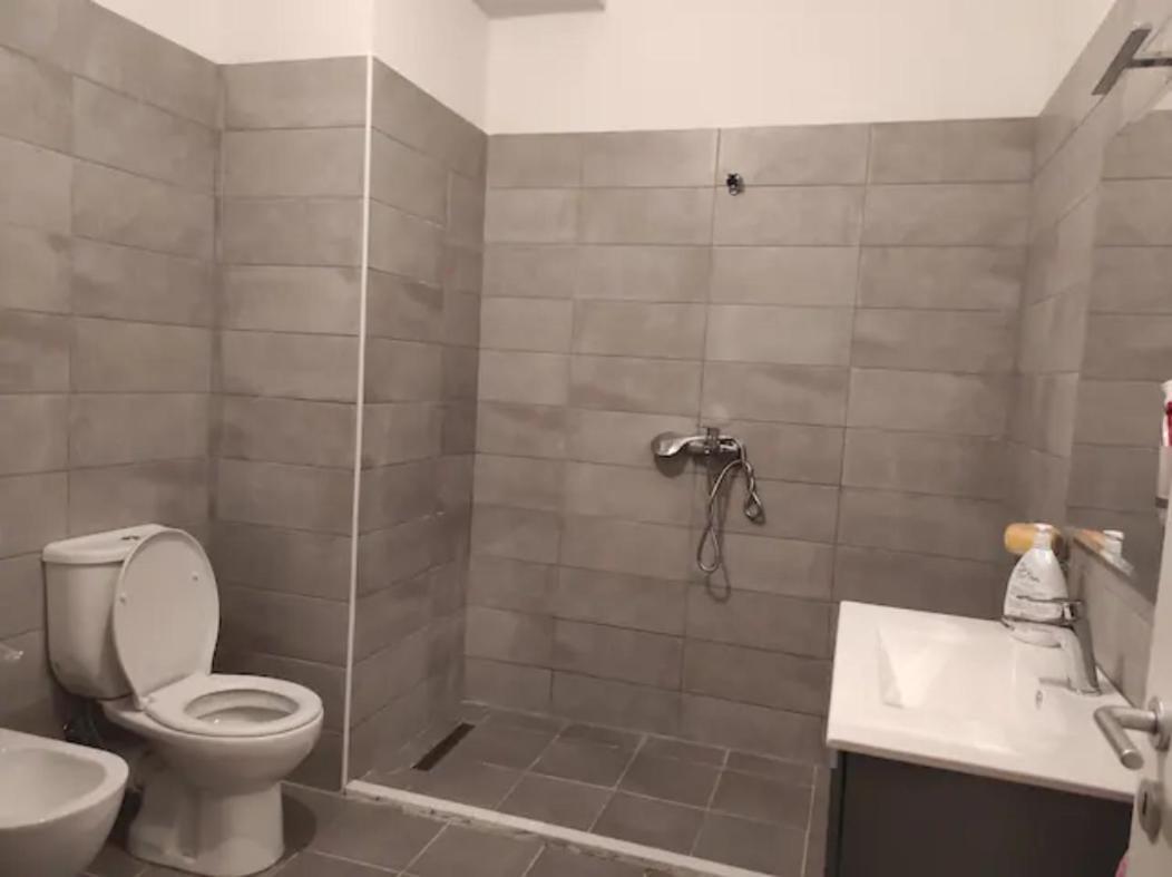 Modern Apartment In Tirana Buitenkant foto